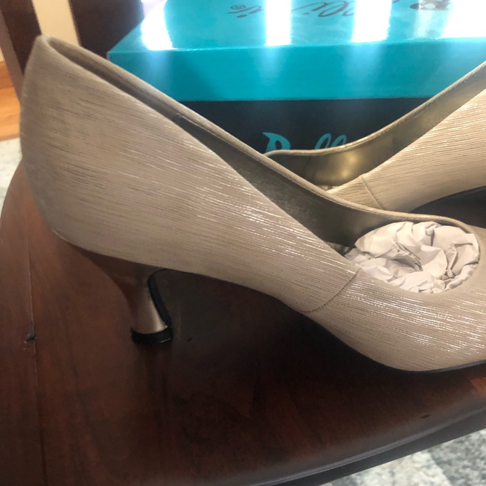 New in box, ladies 3” heels.  Size 8.5 wide width